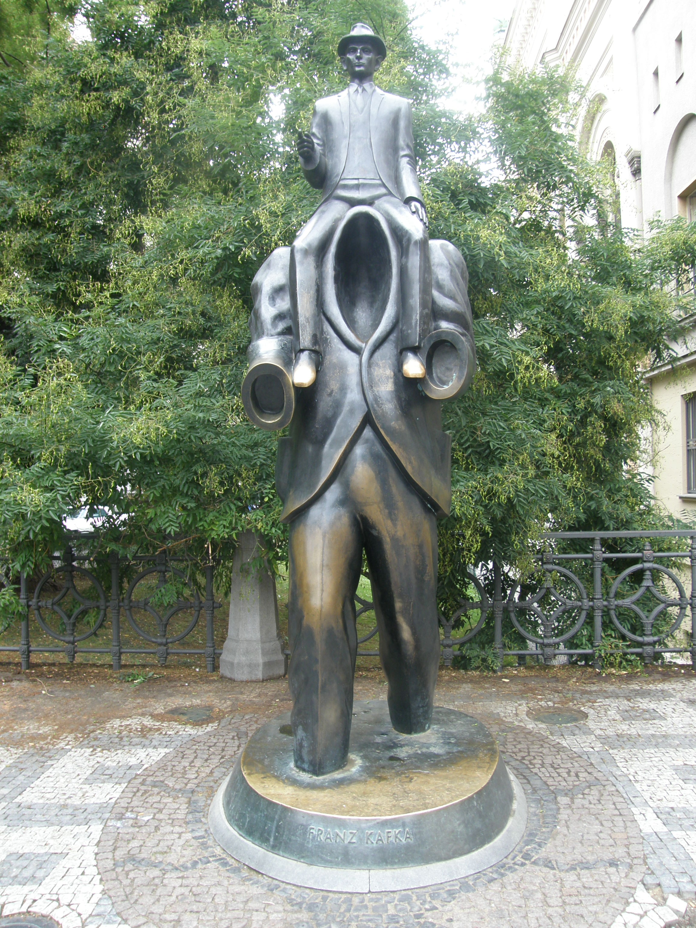 J. Rono skulptūra Franzui Kafkai Prahoje