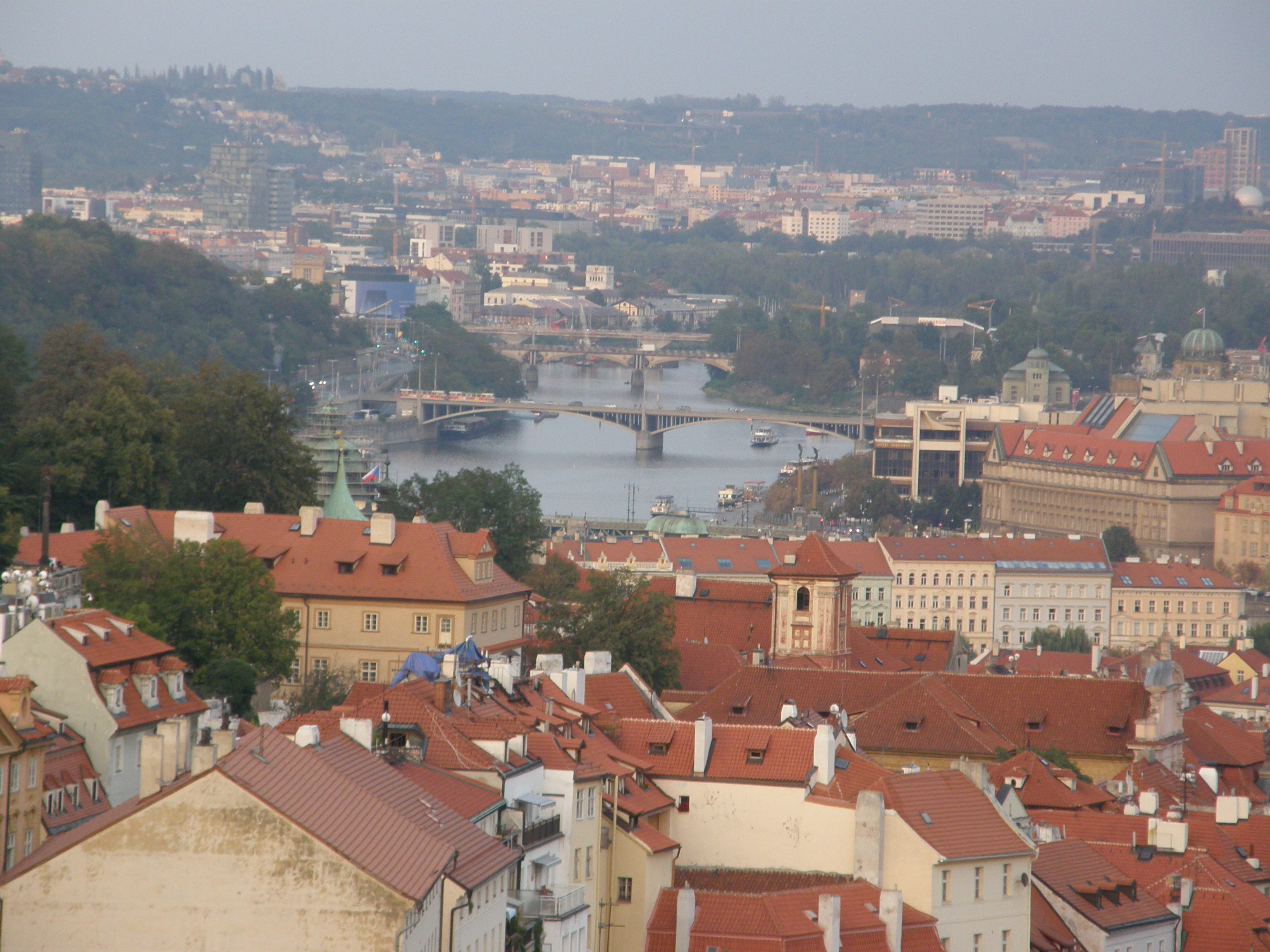Prahos tiltai per Vltavą