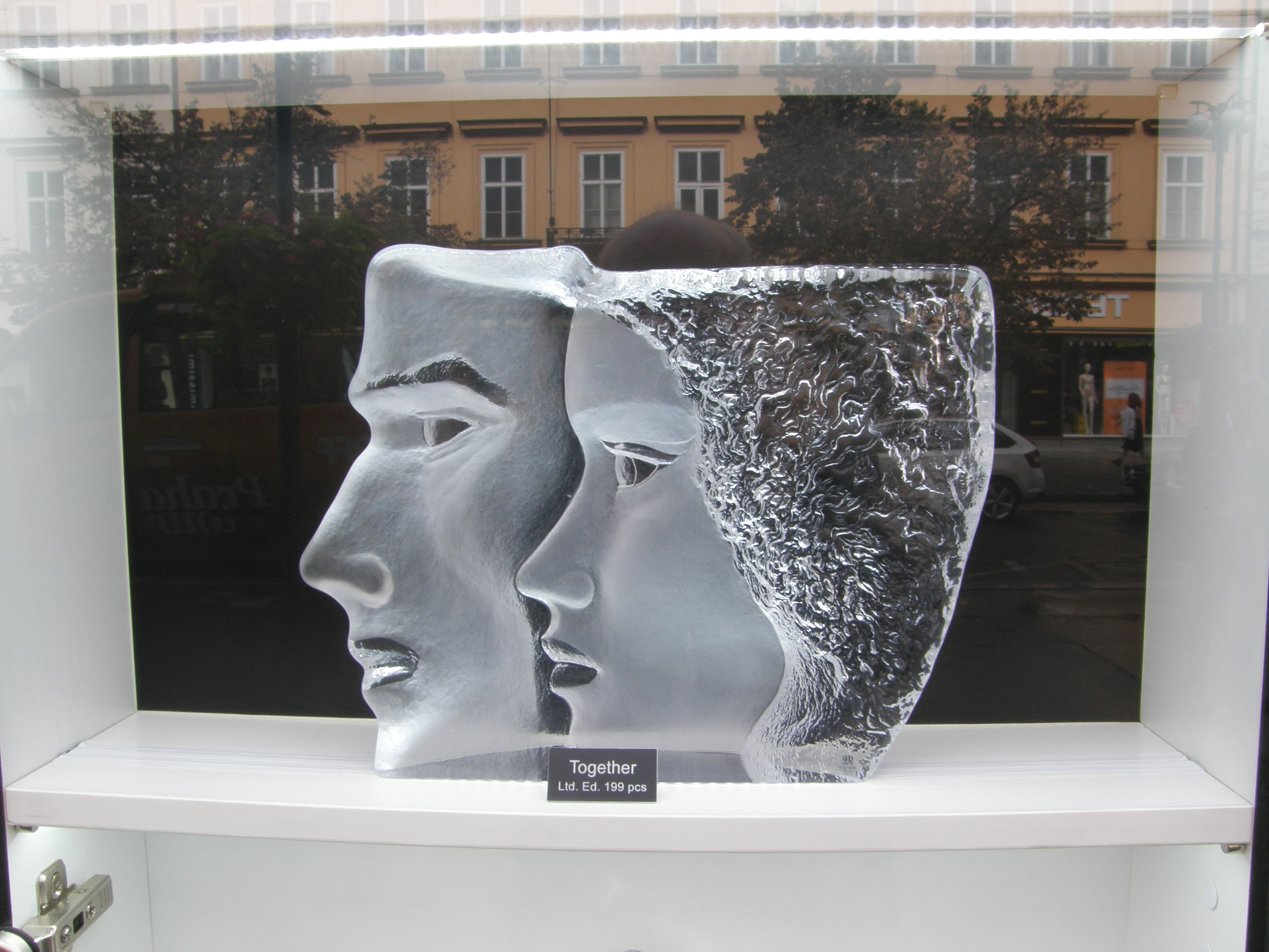 Čekų meistrų skulptūra iš stiklo